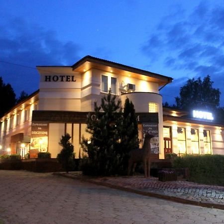 Hotel Pod Jeleniem ทูโคลา ภายนอก รูปภาพ