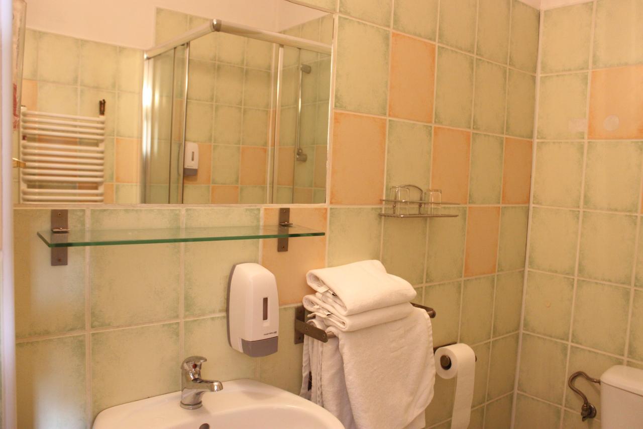 Hotel Pod Jeleniem ทูโคลา ภายนอก รูปภาพ
