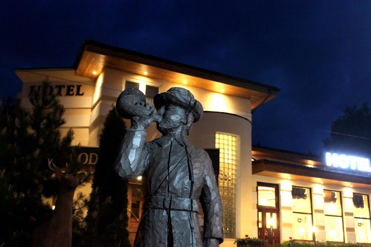 Hotel Pod Jeleniem ทูโคลา ภายนอก รูปภาพ