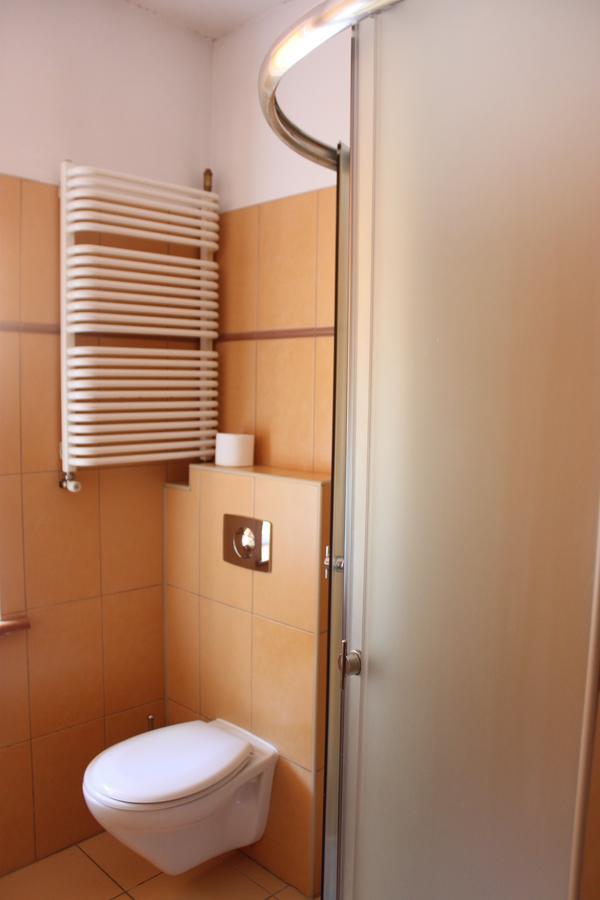 Hotel Pod Jeleniem ทูโคลา ภายนอก รูปภาพ